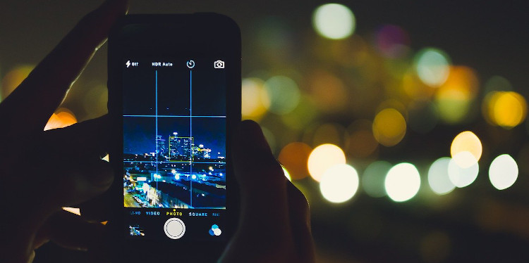 Si usas mucho el móvil debes utilizar lentes específicas