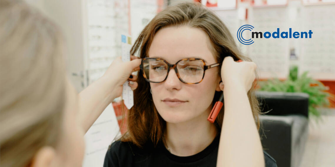 La correcta sujeción de las gafas y su importancia en la comodidad visual