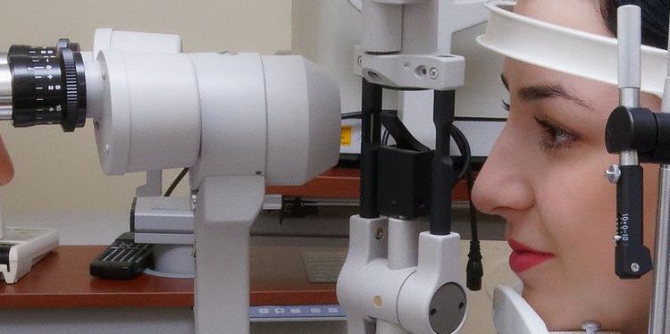 Timiak Tech cubre con una 'capa tecnológica' a 14 ópticas murcianas frente al COVID, entre ellas Óptica Modalent